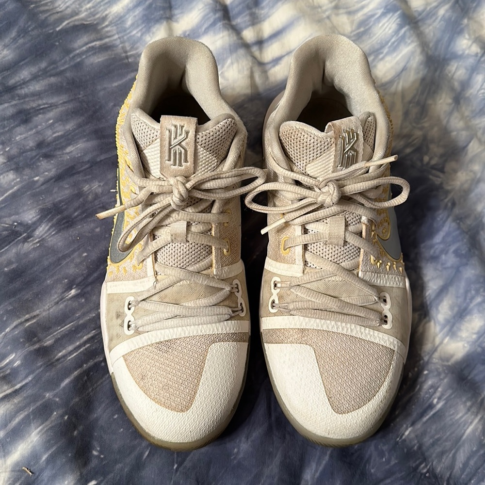 Nike boys kyrie 3